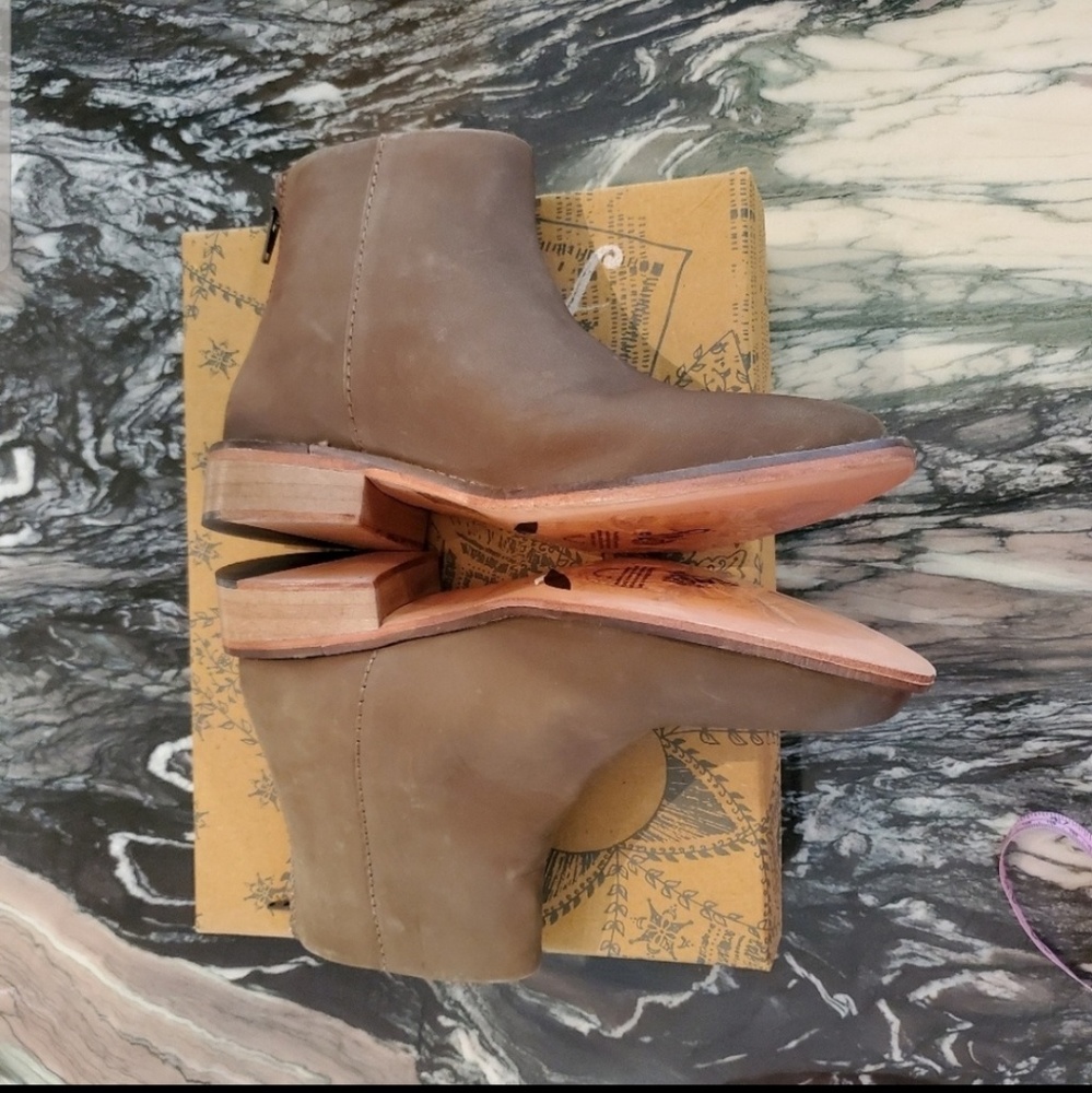 Free People.Century Flat Taupe Ankle Boots - Picture 5 of 7